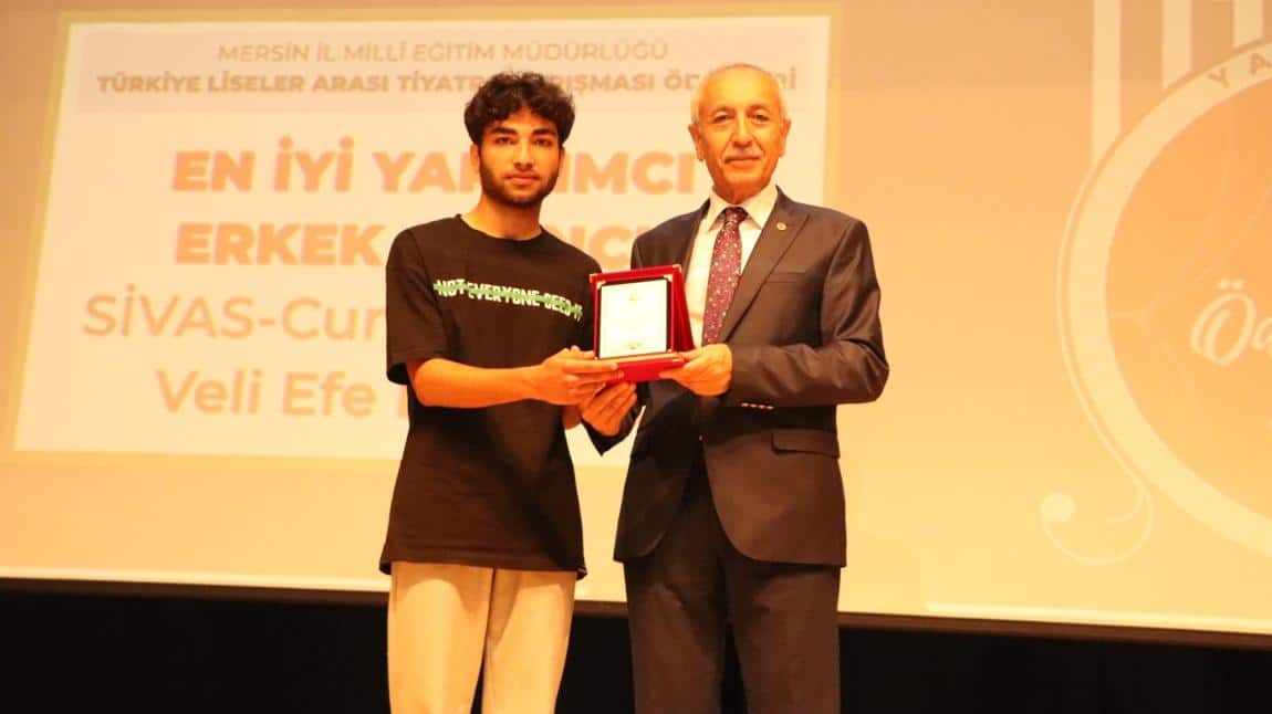 Türkiye Gençlik Tiyatro yarışmasında Okulumuz İkinci oldu